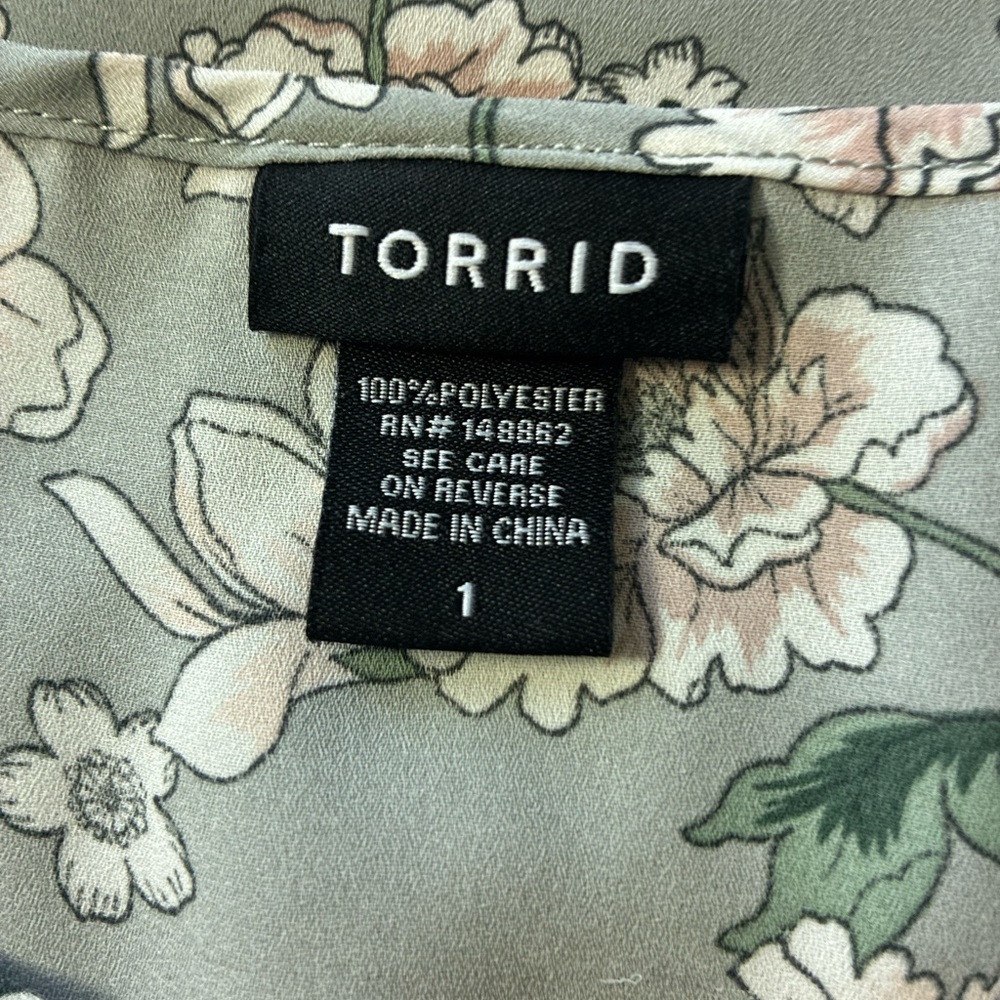 torrid Gray Floral Short Sleeve Blouse - Picture 6 of 7